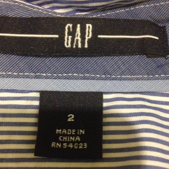 Gap blue and white button down - Picture 3 of 3