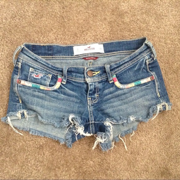Embroidered pocket Hollister shorts