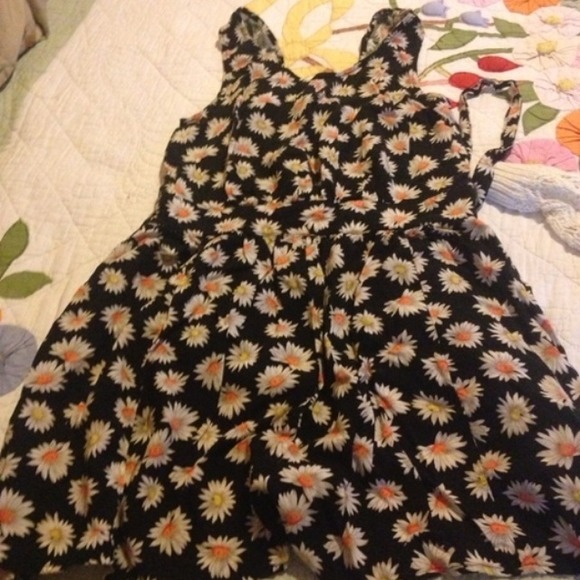 Forever 21 floral romper - Picture 2 of 2
