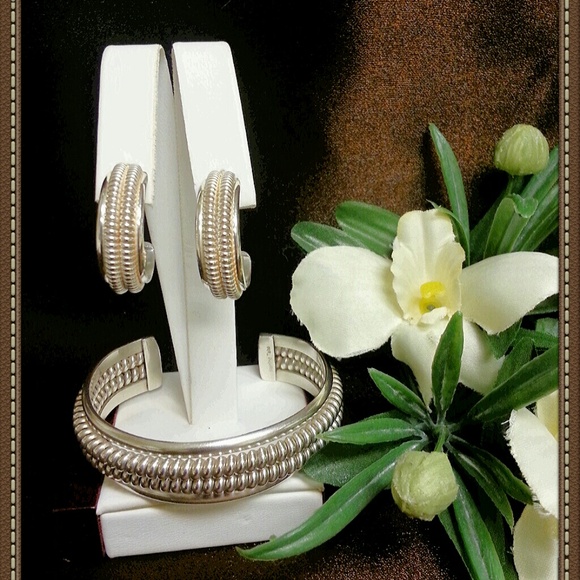 "Taho" Jewelry - STERLING SILVER BANGLE EARRING SET