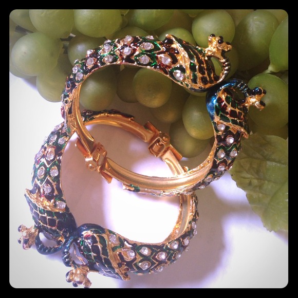 Jewelry - 🎉Host pick 🎉Peacock  cuff bracelets