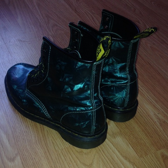 SOLDDDD!!!! Emerald Green Doc Martens👟 - Picture 2 of 4