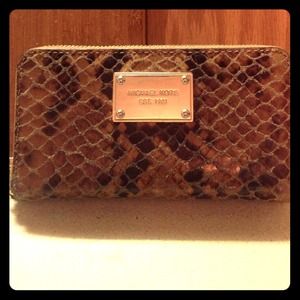 Michael kors wallet