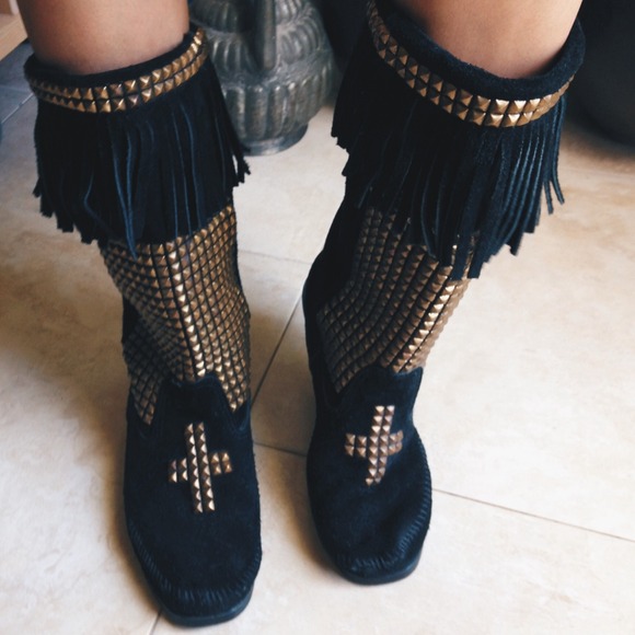 🔺SOLD🔺Minnetonka Studded Fringed Boots