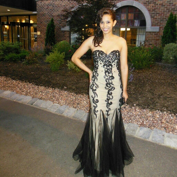 SOLD Elegant black jeweled Jovani evening gown - Picture 4 of 4
