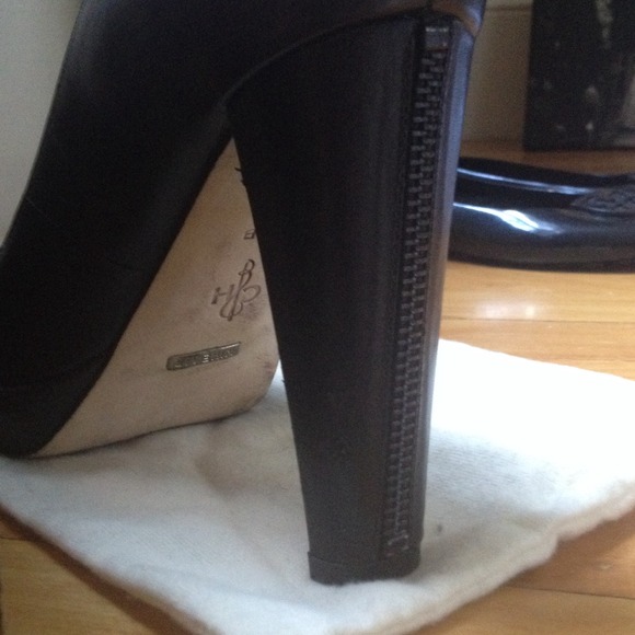 Cole Haan Zipper Heel - Picture 3 of 4