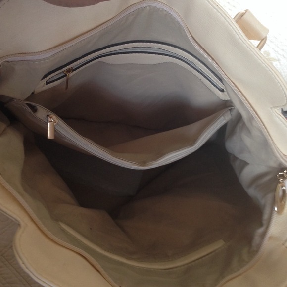 RESERVED REDUCED Large Spacious Faux Leather Bag - Picture 2 of 4