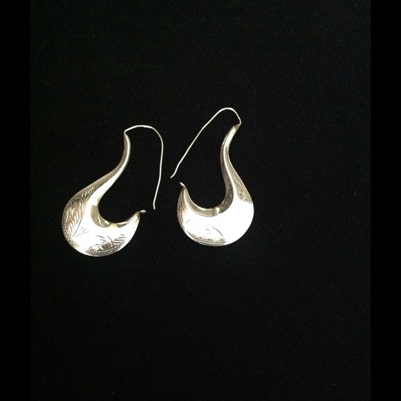 Jewelry - 🎉Host Pick🎉 Large sterling silver earrings