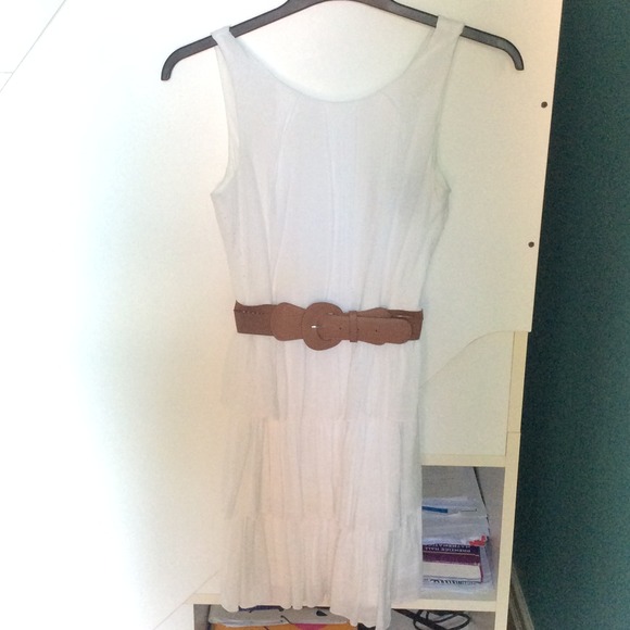 White dress with ruffles and brown belt - Picture 1 of 2
