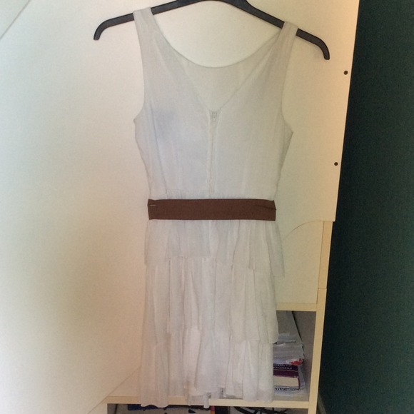 White dress with ruffles and brown belt - Picture 2 of 2