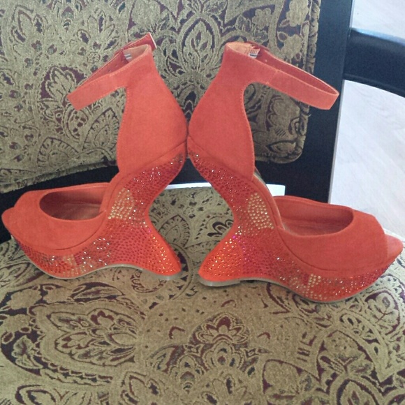 Gorgeous orange suede heel!!!!