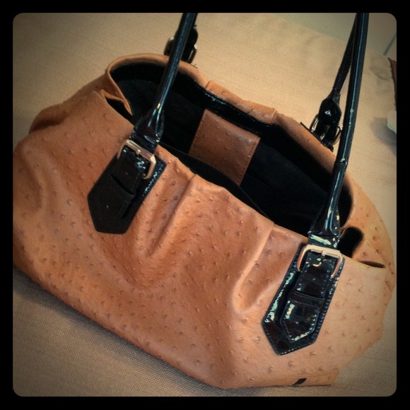 ✨donating/consigning soon✨Lg faux ostrich bag