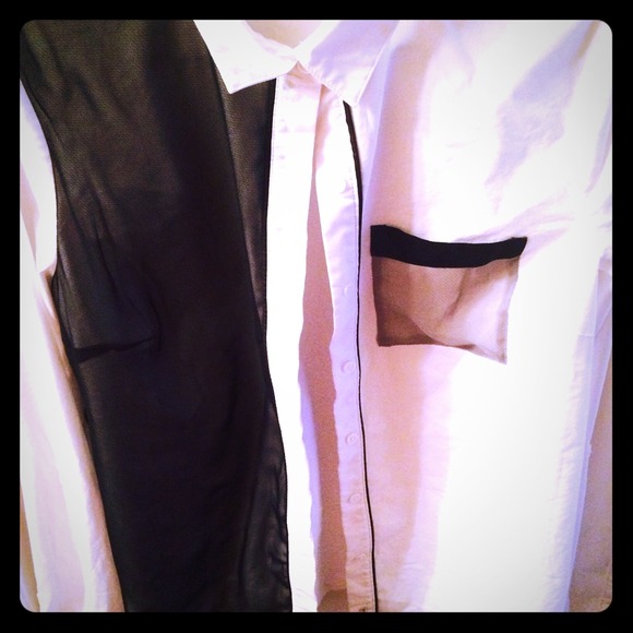 Button up - Picture 1 of 1