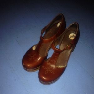 UGG burgundy color shoes