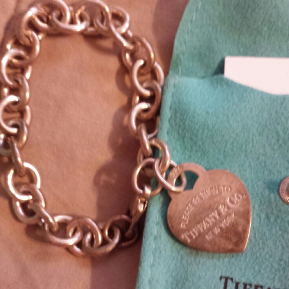 ***** SOLD **100% authentic tiffany heart bracelet - Picture 2 of 2