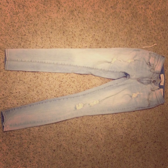 Size 0 "skinniest" Bullhead Black denim jeans