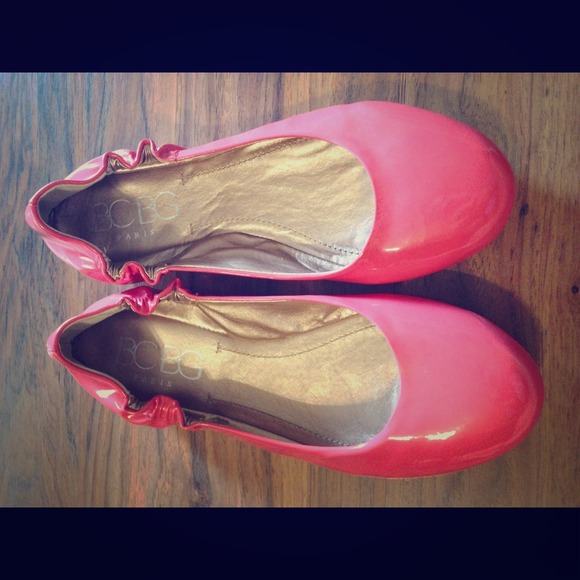BCBG Paris Coral Flats size 8