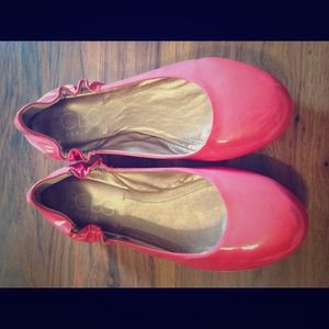 BCBG Paris Coral Flats size 8
