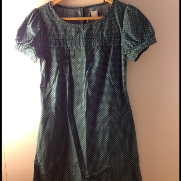 Blue-green cute dress.