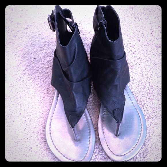 Black Sandals by Black Poppy