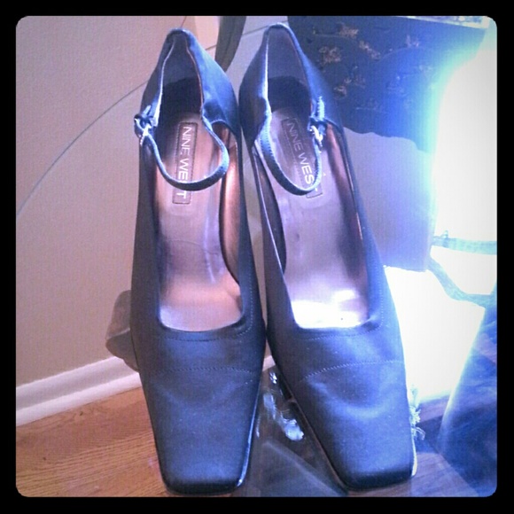 Just Reduced..Black..silk/satin fabric dress shoes