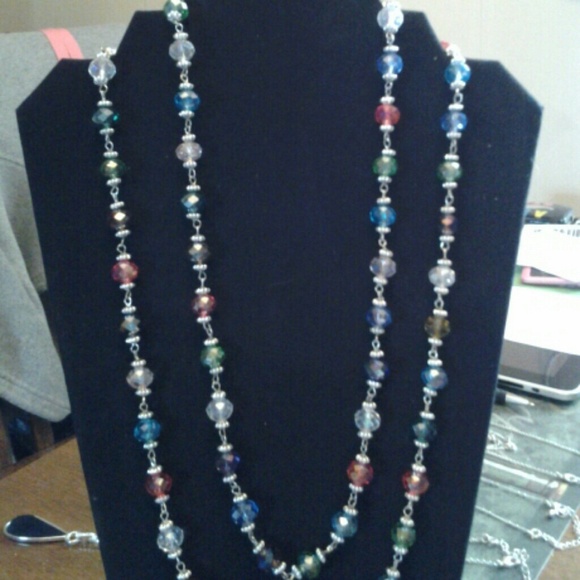 Long bead necklace.