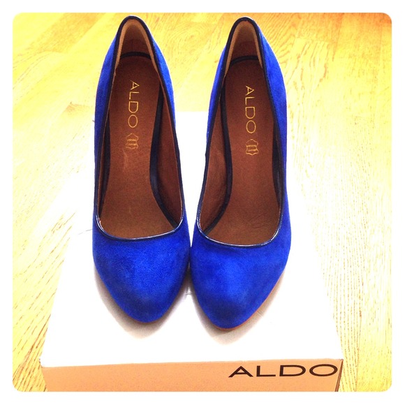 Aldo blue suede pumps
