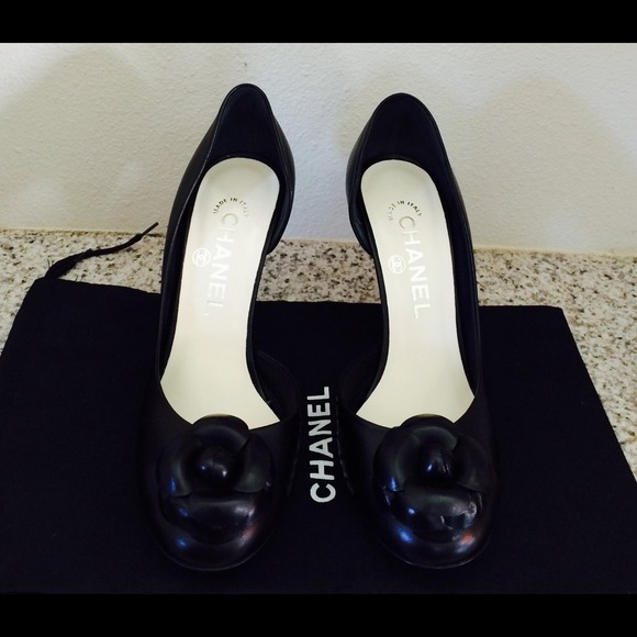 ***SOLD***Chanel Black Leather Camellia Pumps 7.5 - Picture 2 of 4