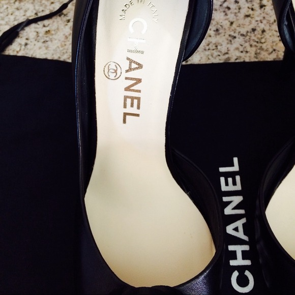 ***SOLD***Chanel Black Leather Camellia Pumps 7.5 - Picture 4 of 4