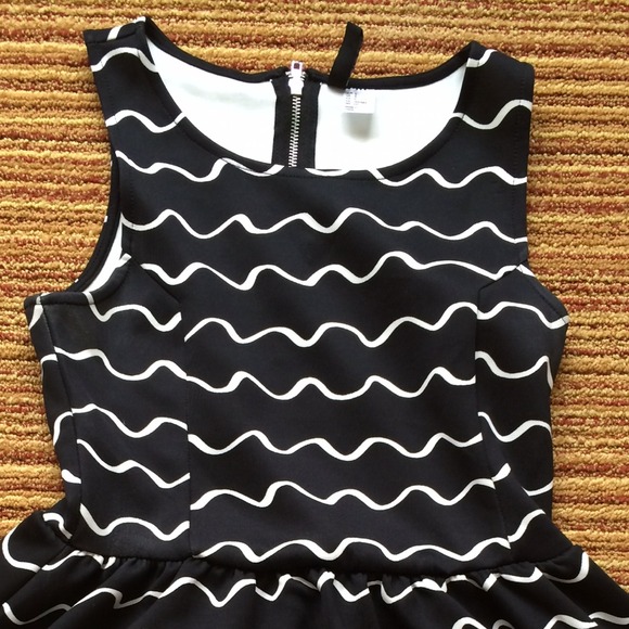 SoLD ***M Skater Dress🌸 - Picture 4 of 4