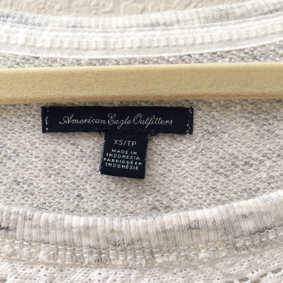 [SOLD] Crochet Lace Sweatshirt Pullover Oatmeal - Picture 3 of 3