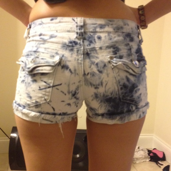 acid wash shorts - Picture 2 of 2