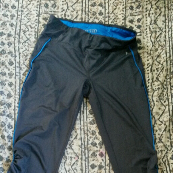 DRI-FIT WORK OUT LEGGING - Picture 1 of 2