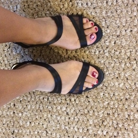 Heels - Picture 2 of 3