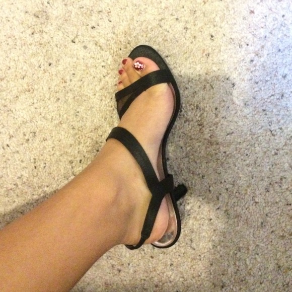 Heels - Picture 3 of 3
