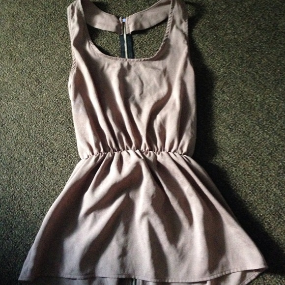 Cute brownish top with zipper on the back