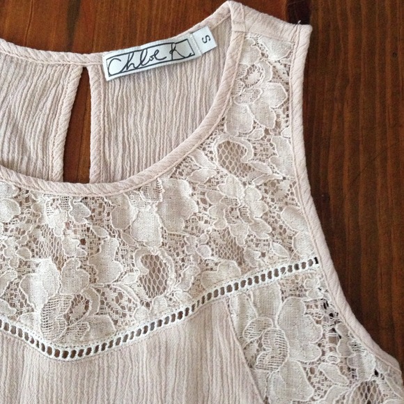 Flowing Tank with Lovely Lace Detail! - Picture 2 of 3
