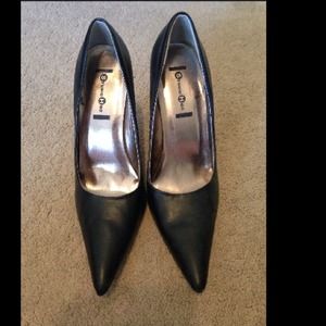 Sexy pointed toe pumps