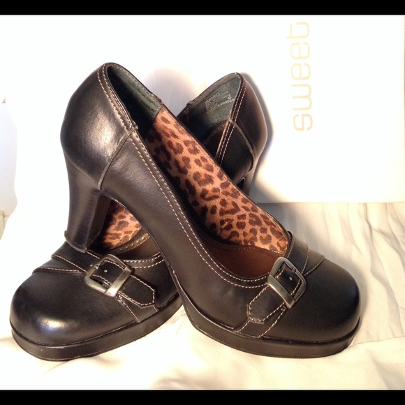SWEET 5•5•4 Sienna style, BLACK leather toe buckle