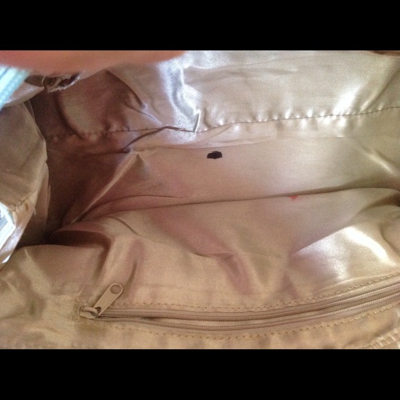 Guess - Picture 2 of 3