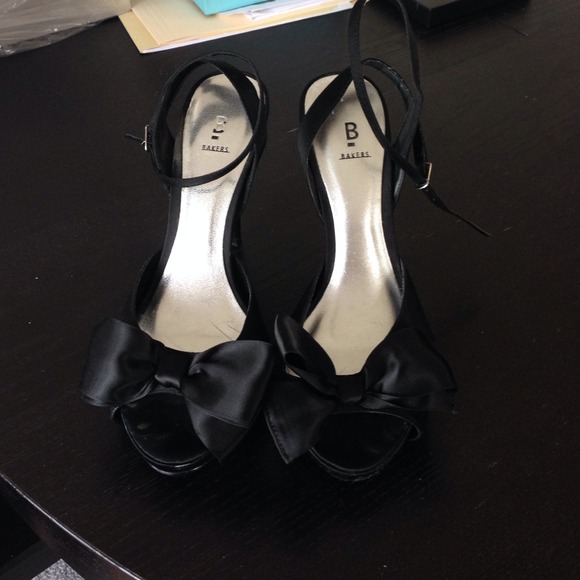 Bakers black stilletto pump