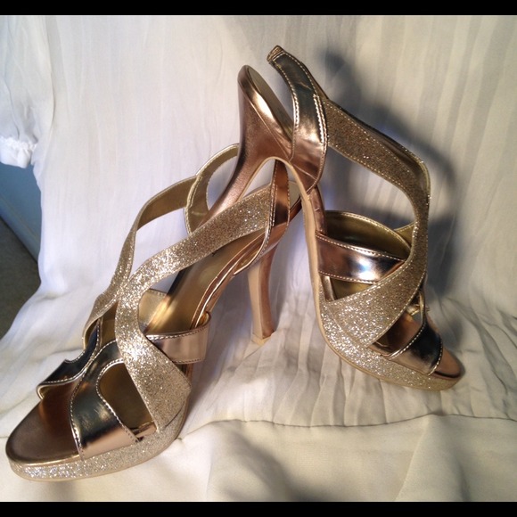 Fioni Night CHAMPAGNE glitter Pump
