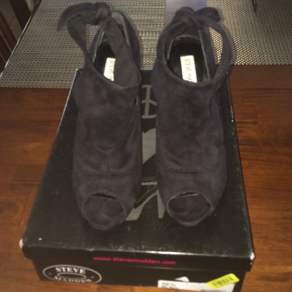 Like New Steve Madden Black Peep-toe Booties - Picture 2 of 3
