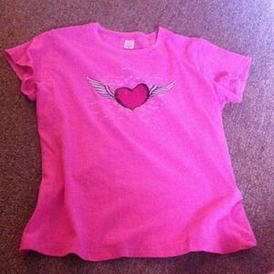 Heart with wings tee shirt. Medium. Pink