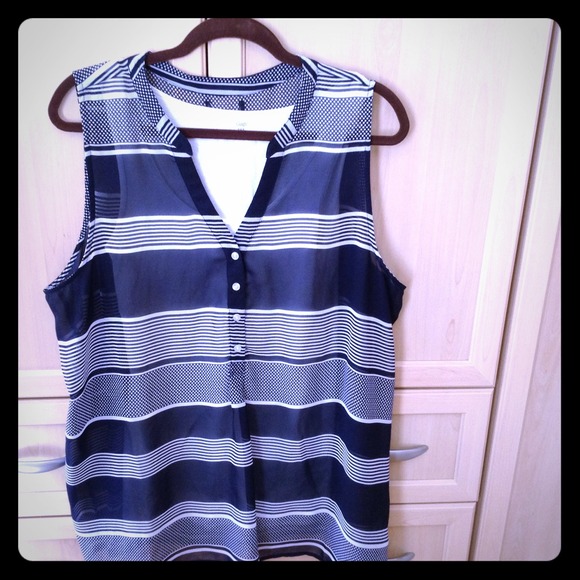 🔹Navy and White Tanktop🔹