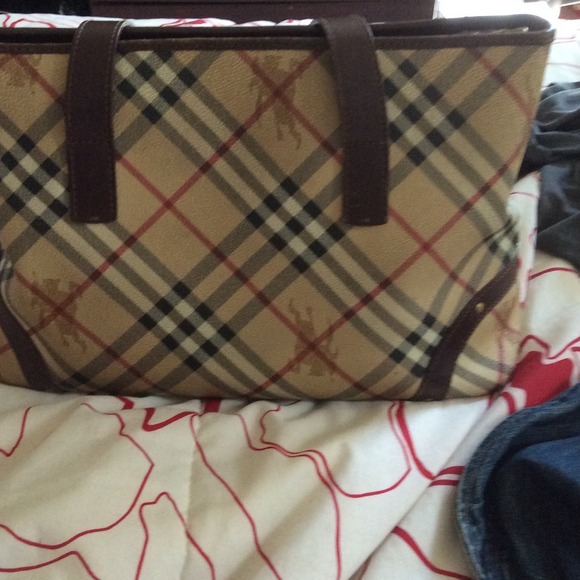 🎉🎉🎉💯 Authentic Burberry...MY NEW BOO...🎉🎉🎉