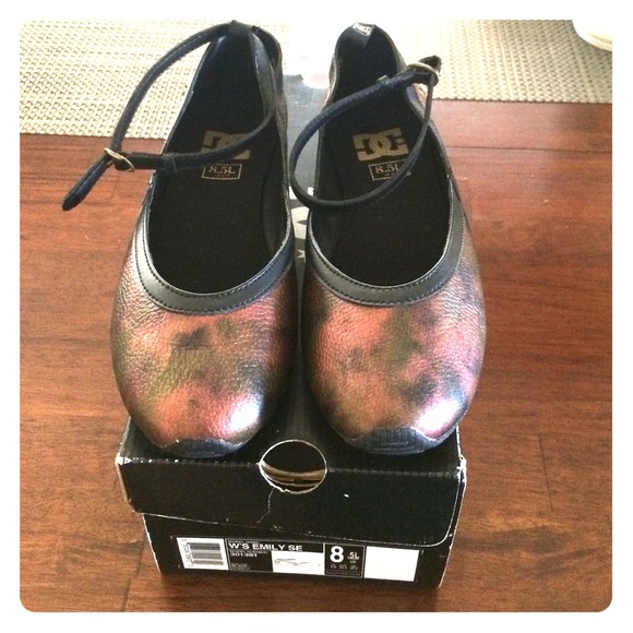 Brand New Never Worn DC Flats - Picture 1 of 3