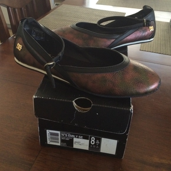 Brand New Never Worn DC Flats - Picture 2 of 3