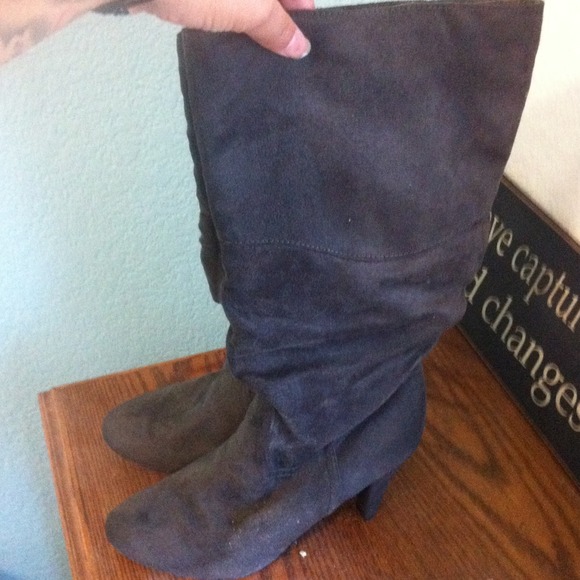 Gray sued boots