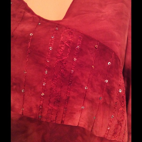 Pretty Red Top - Picture 2 of 3